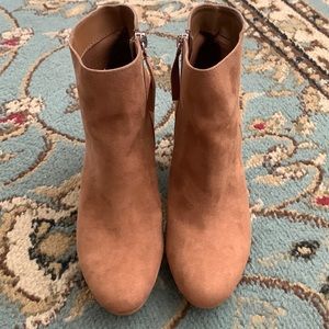 Suede boots. Size 8 great condition.